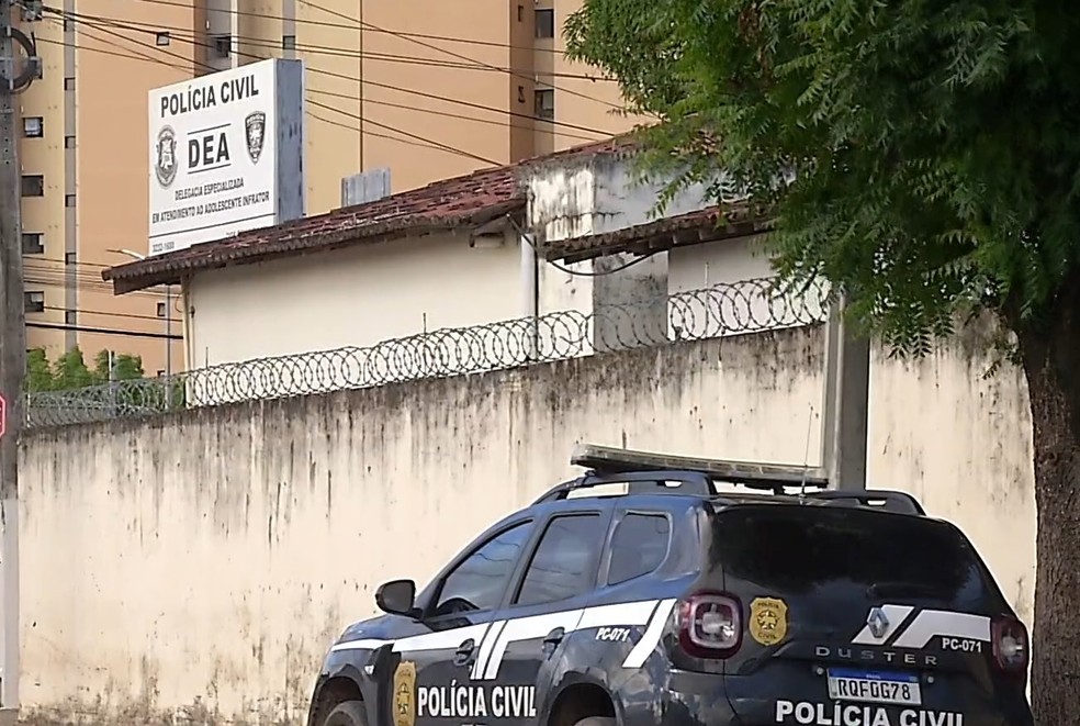 Bandidos conseguiram invadir delegacia e furtar condensadores do ar-condicionado — Foto: Reprodução/Inter TV Cabugi