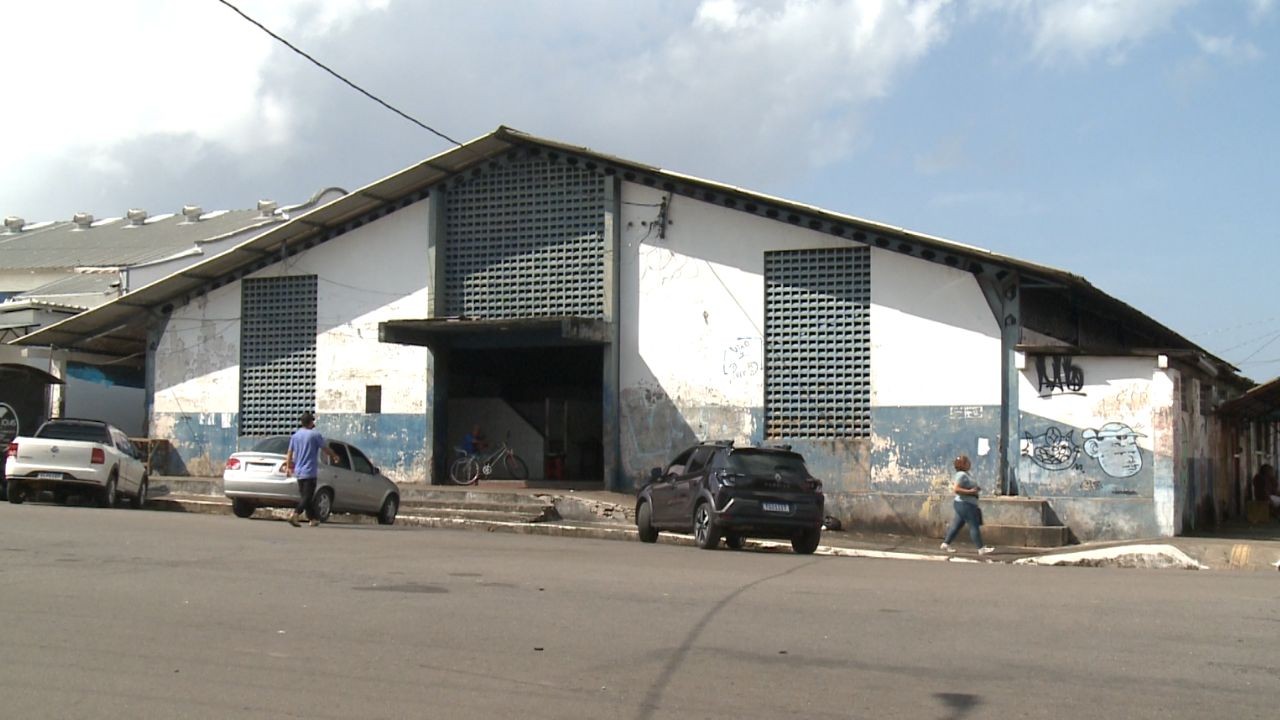 Trabalhadores denunciam falta de estrutura, limpeza e mau cheiro no Mercado de Peixe de Macapá