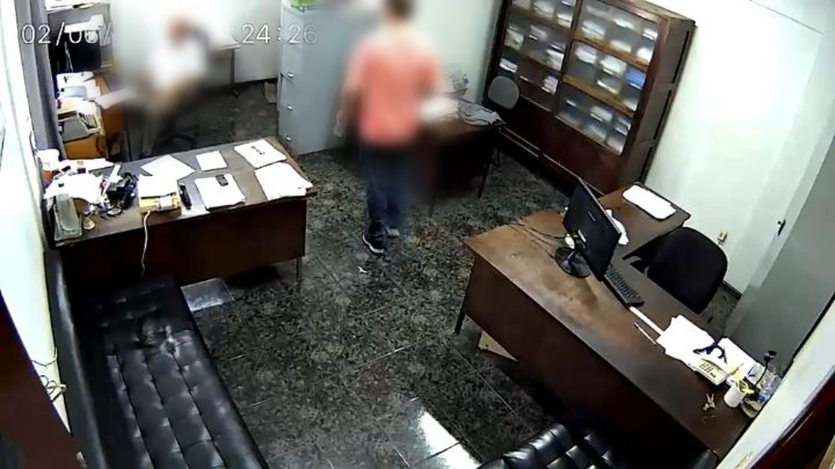Idoso de 79 anos nega dinheiro e é ameaçado com faca pelo filho em Divinópolis; VÍDEO