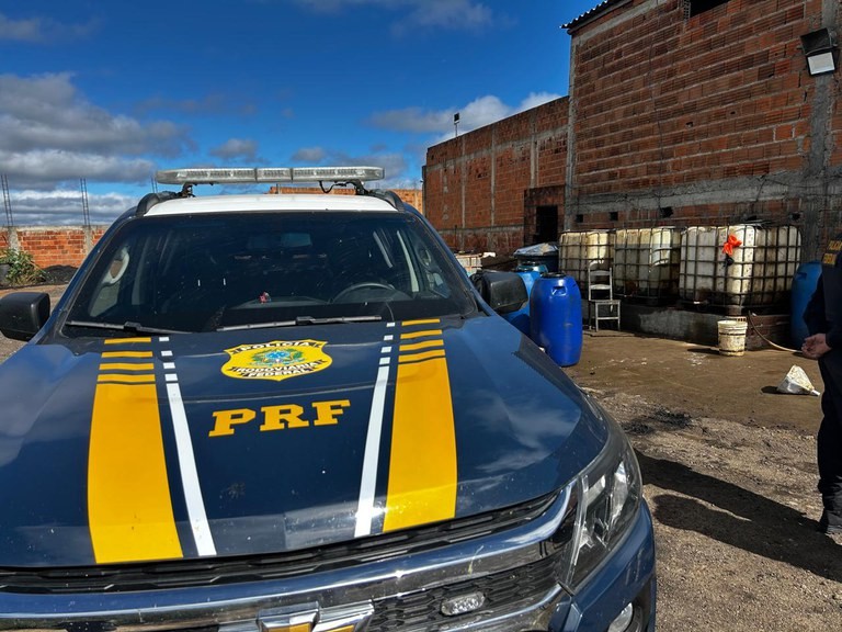 PRF apreende mais de 5.800 litros de combustível em operação de combate a roubos na BR-251