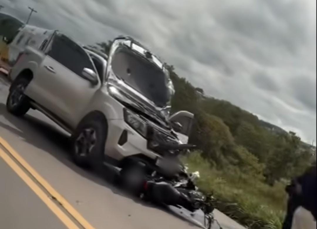 Motociclista morre em acidente com caminhonete na BR-393, em Três Rios