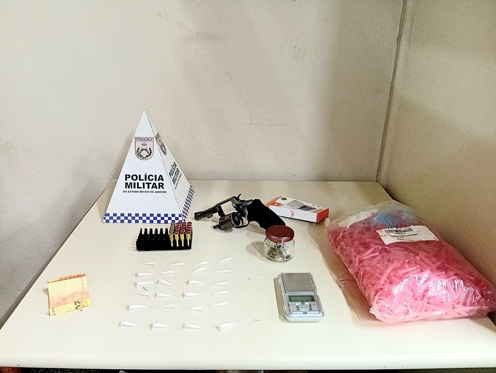 Três homens são presos suspeitos por tráfico de drogas em Paraty 