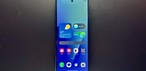 Samsung Galaxy Z Fold7 com a tela principal, fechado.