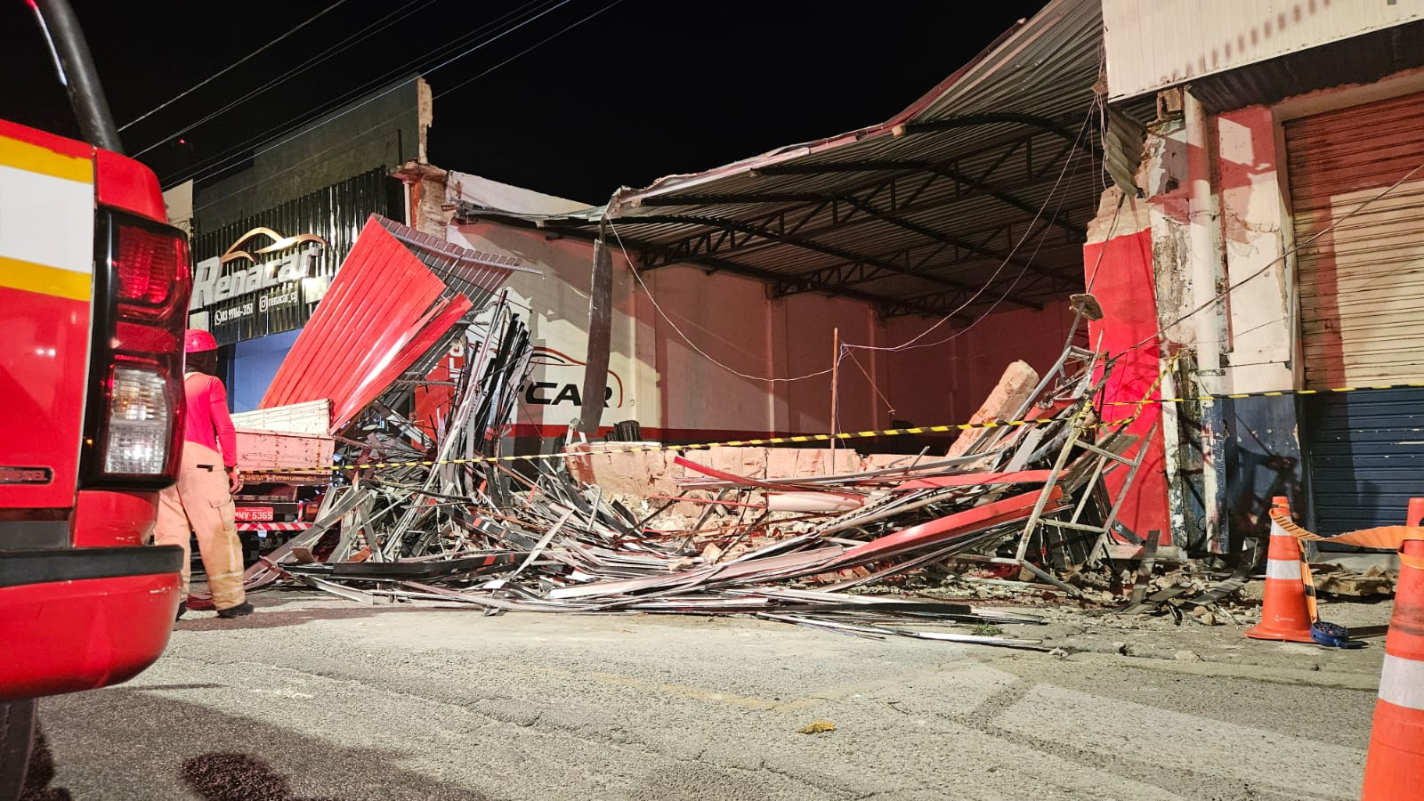 Estrutura desaba, mata uma pessoa e deixa outra ferida, em Campina Grande