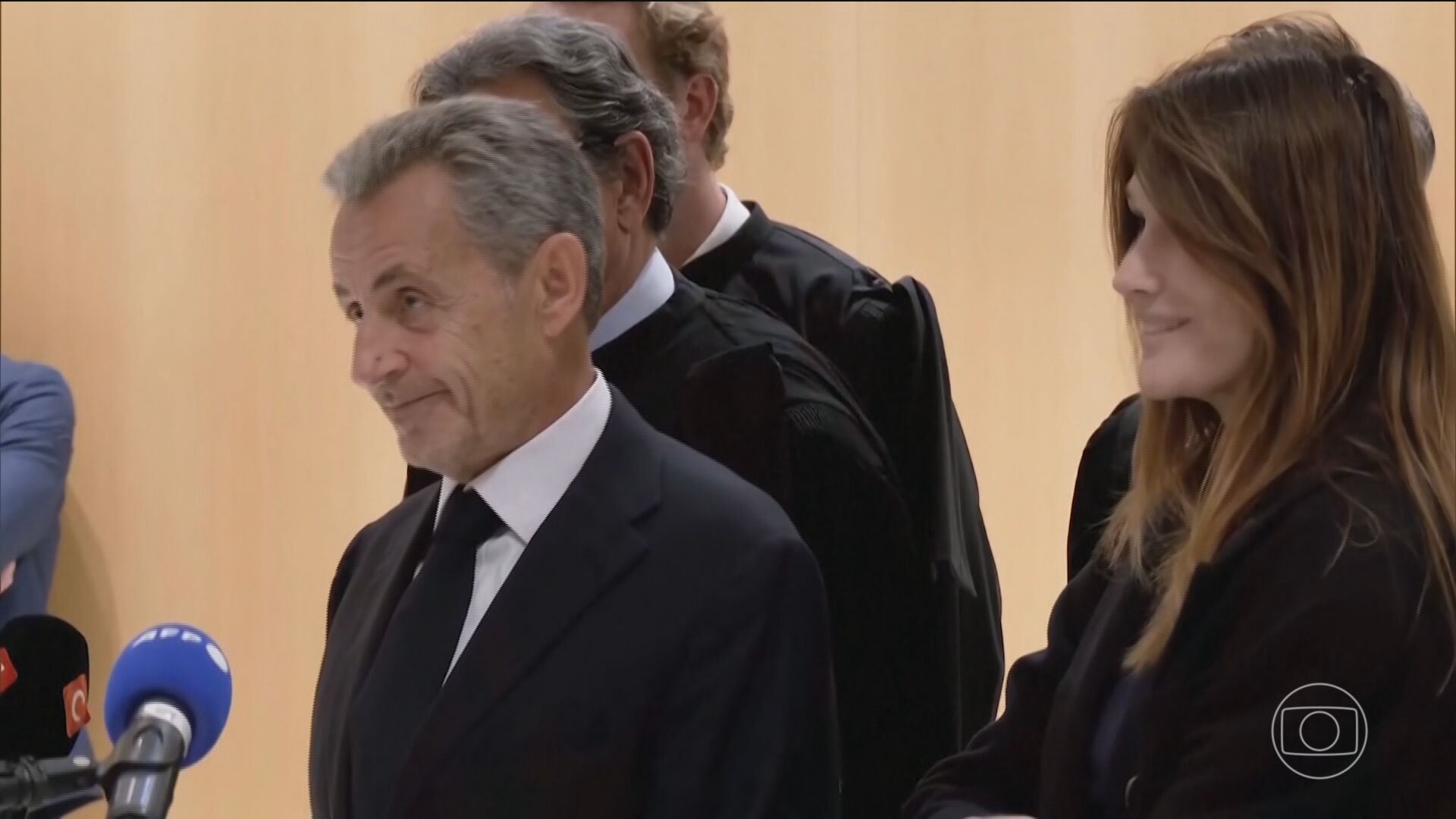 Nicolas Sarkozy é condenado por conspiração criminosa e será o primeiro ex-presidente francês a cumprir pena de prisão