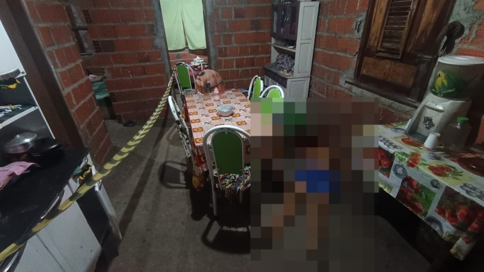 Jovem tem casa invadida e é assassinado a tiros na frente da filha no litoral do Piauí 