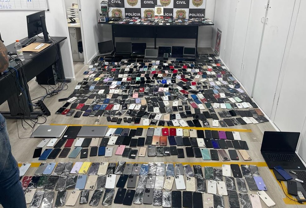 Mais de mil celulares foram apreendidos em operação no Centro de SP — Foto: Divulgação/Polícia Civil