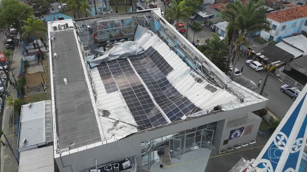 Desabamento do teto de santuário deixa mortos e feridos no Recife — Foto: Reprodução/TV Globo