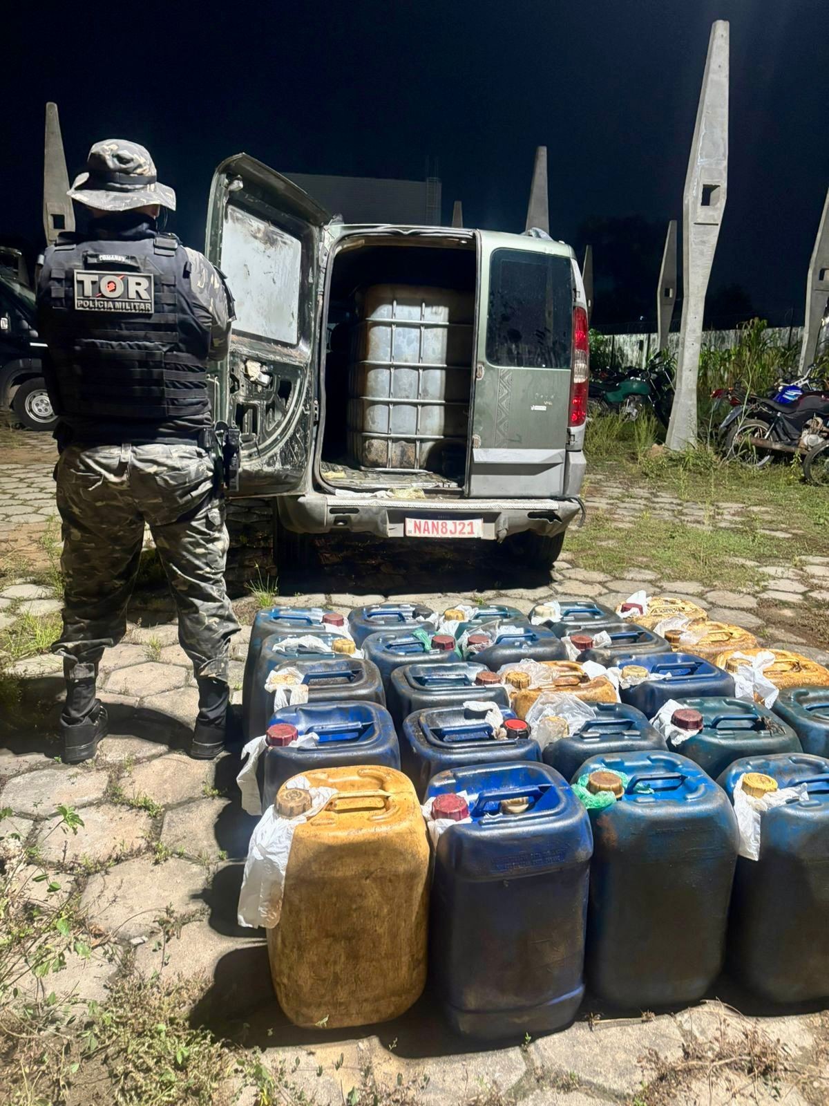 Jovem é preso com mais de 1,6 mil litros de combustível