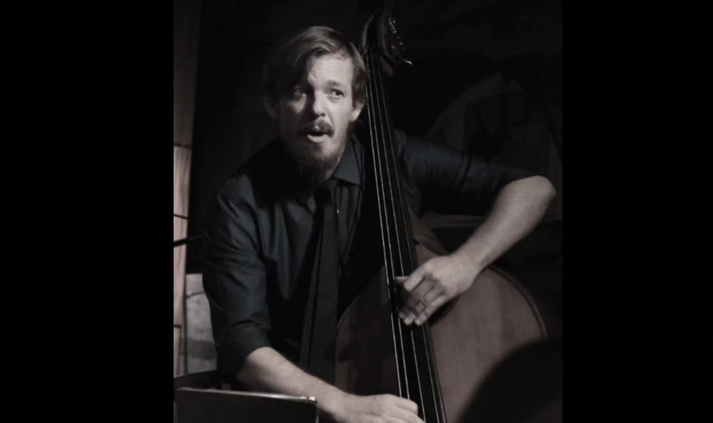 Músico é a vítima de batida entre carro e micro-ônibus na Grande Florianópolis: 'Sensível e criativo'