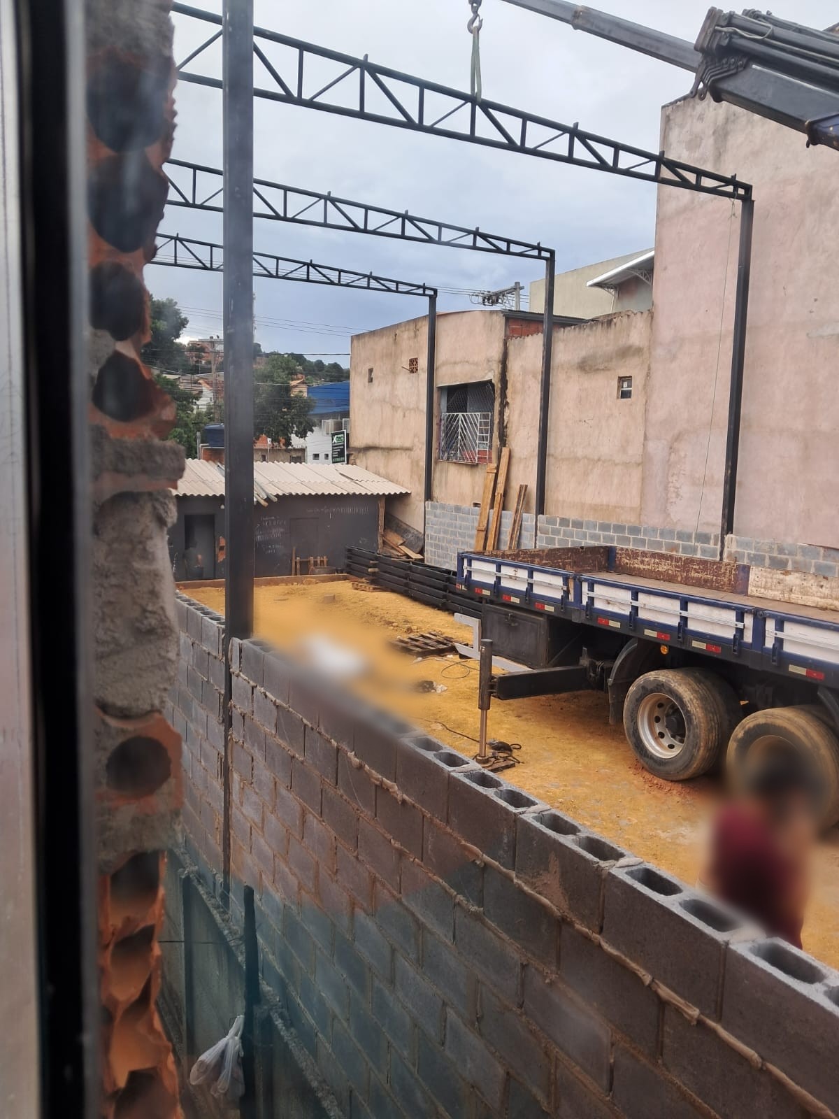 Soldador morre após cair de 7 metros enquanto trabalhava em galpão em Montes Claros