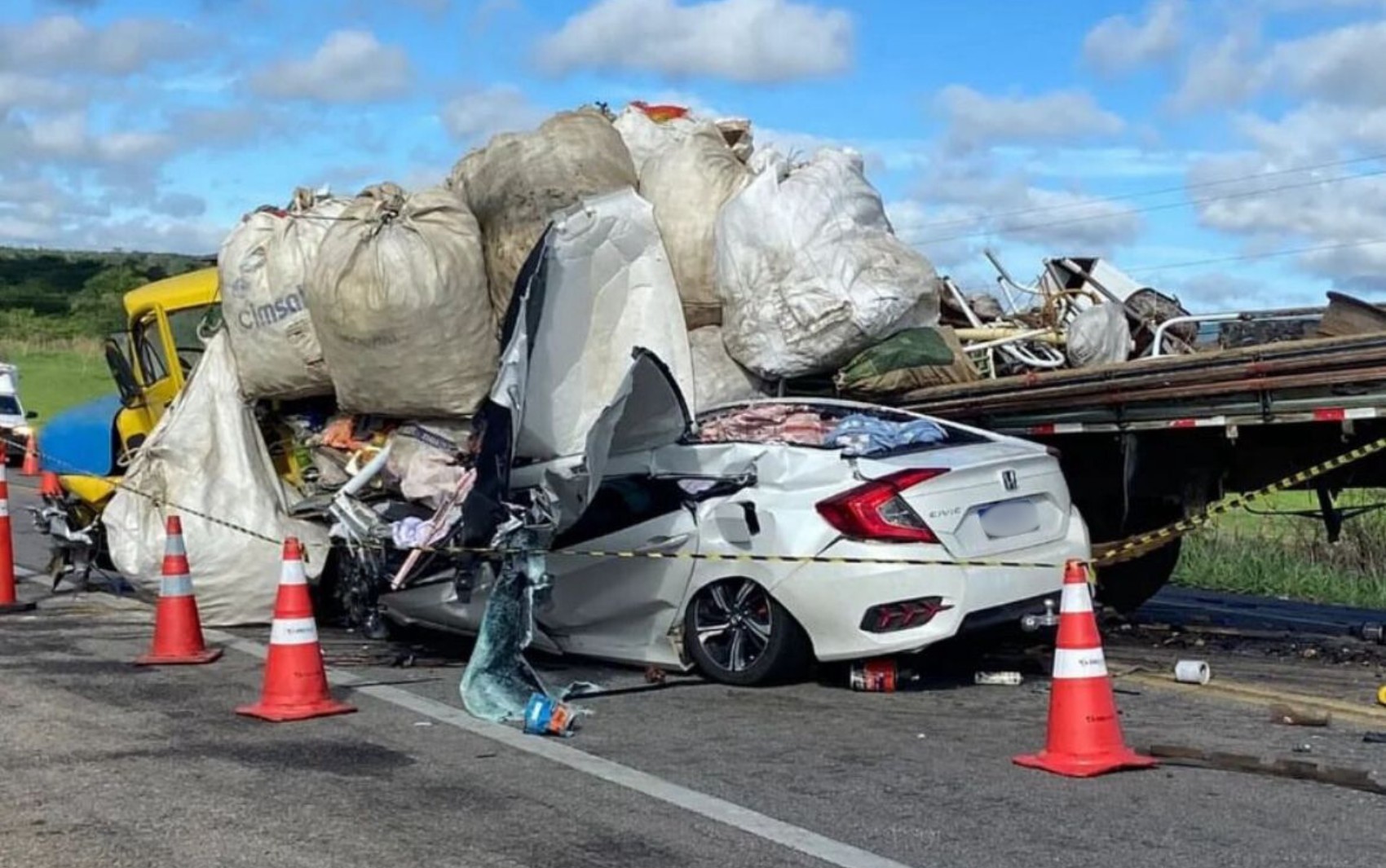 Corpos de família vítima de acidente na BA são velados em Sergipe