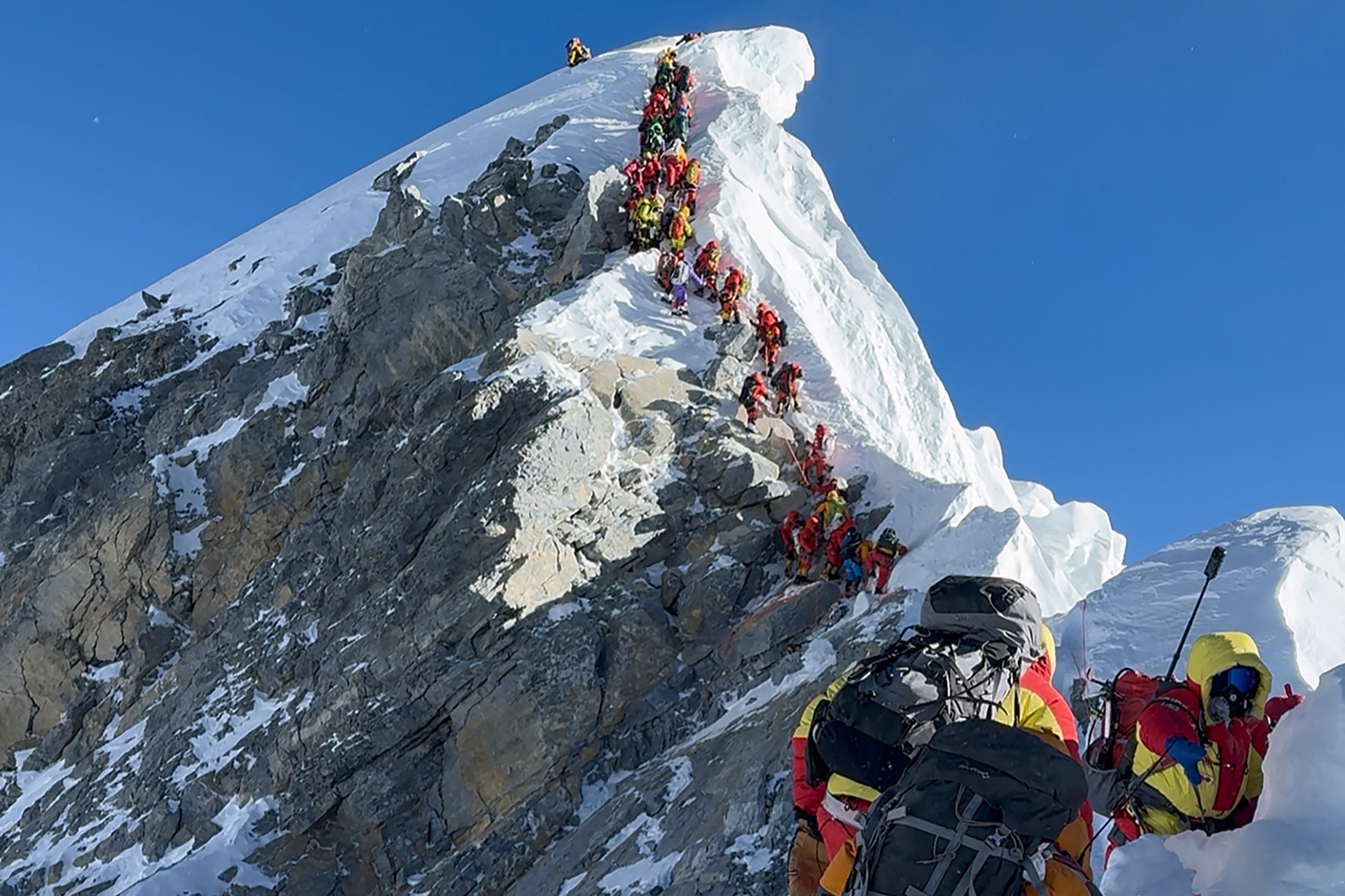 Americano quebra recorde de subida mais rápida ao Everest