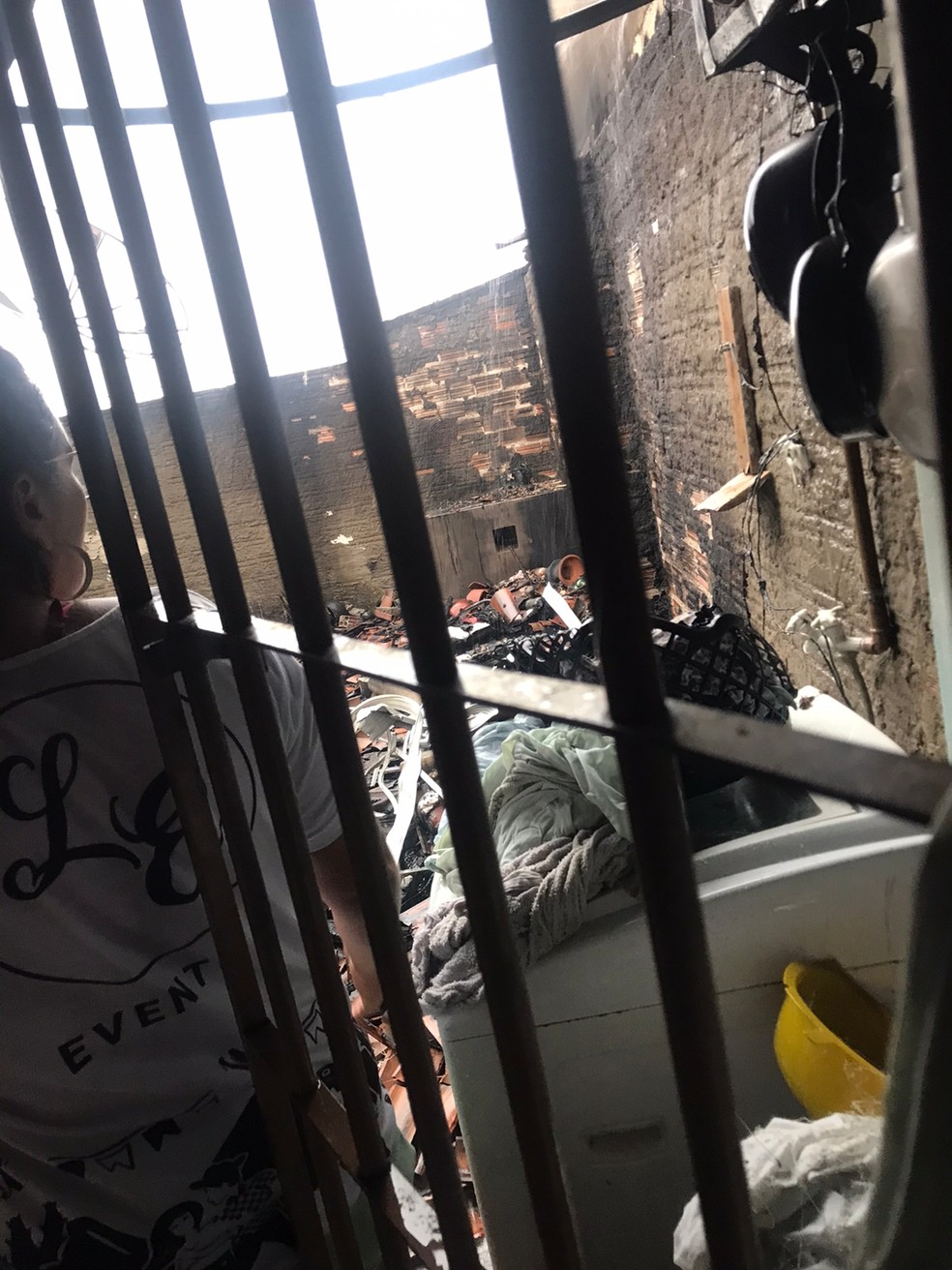 Jovem fica gravemente ferida após explosão de botijão de gás em Cachoeirinha, Agreste de Pernambuco — Foto: Reprodução/WhatsApp