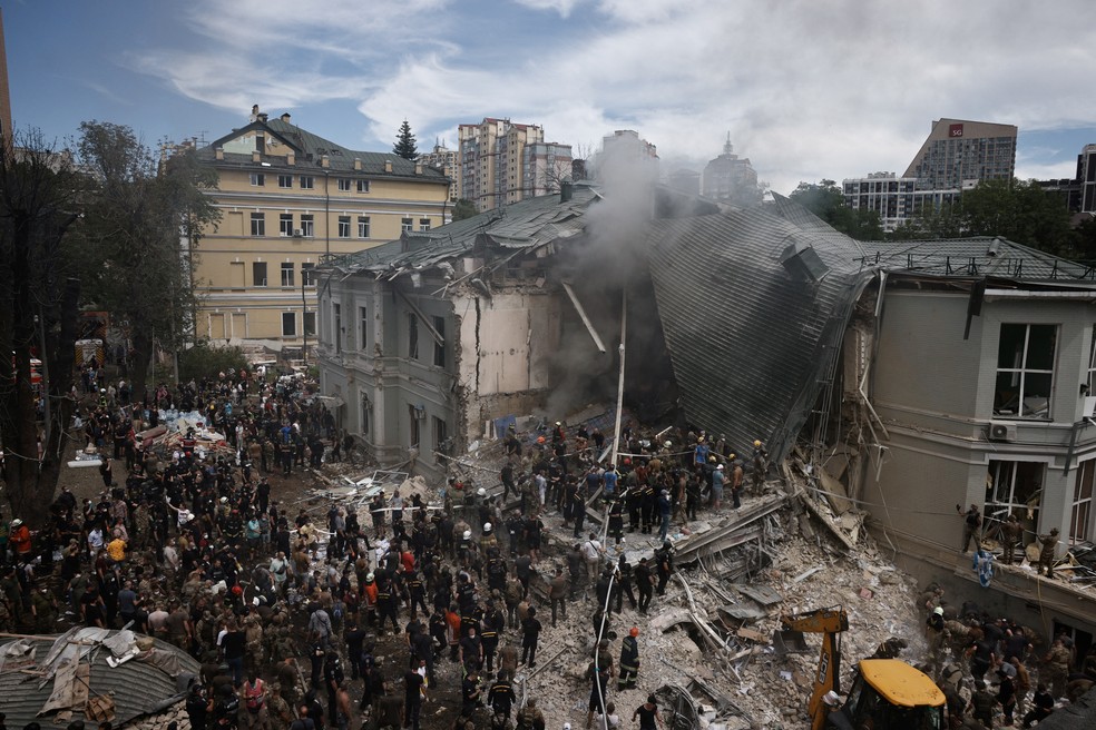 Vista area de hospital peditrico parcialmente destrudo aps bombardeio em Kiev, em 8 de julho de 2024. — Foto: Thomas Peter/ Reuters