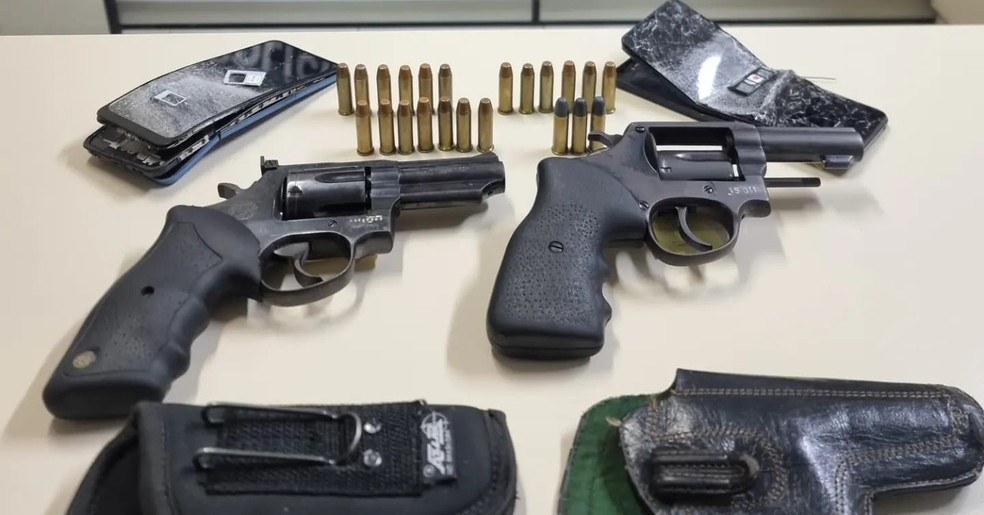 Armas apreendidas com fugitivos recapturados nesta terça-feira (21) — Foto: Polícia Civil/Divulgação