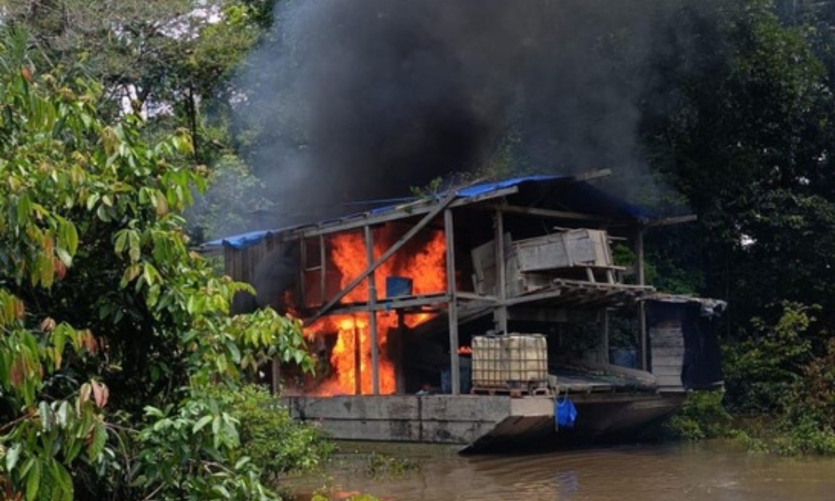 Operação inutiliza mais de 15 estruturas usadas por garimpeiros em Terras Indígenas no Amazonas