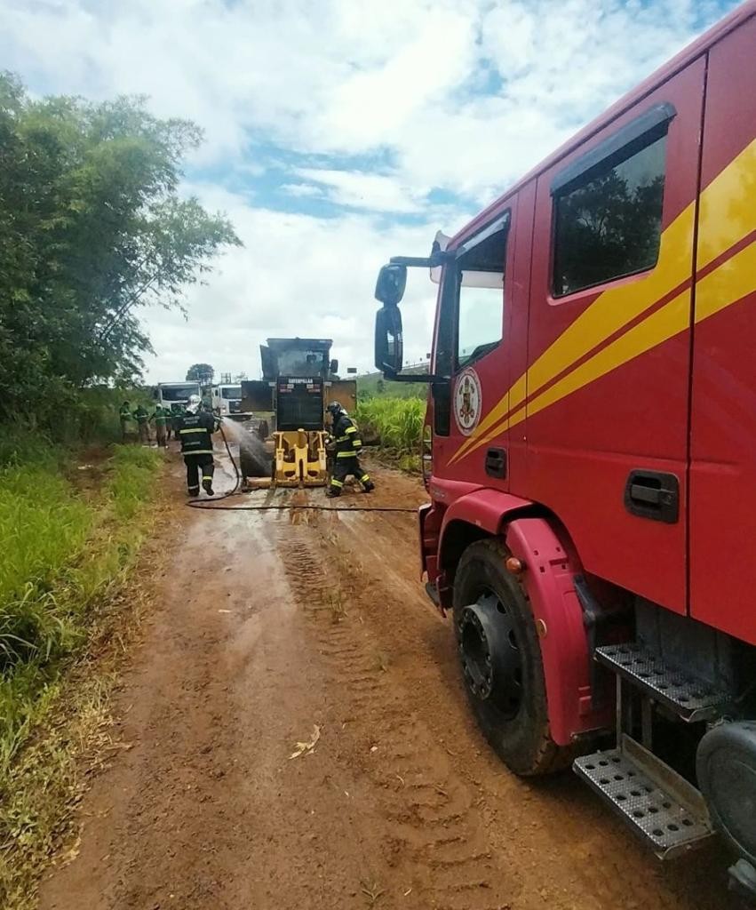Patrola pega fogo enquanto passava por rodovia de terra em MT
