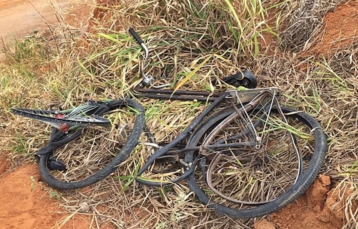 MITEI NO GRAU COM BIKE DE CRIANÇA 