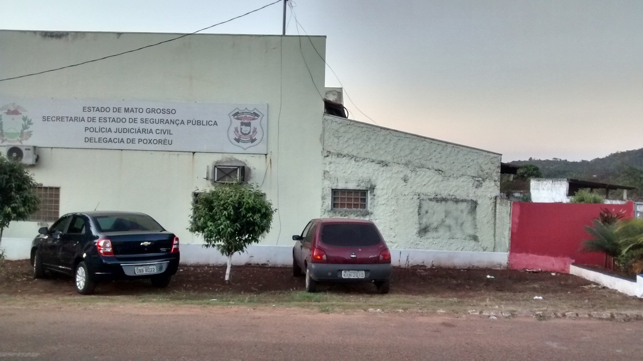 Mulher de 26 anos é encontrada morta e polícia investiga estrangulamento com arame farpado em MT