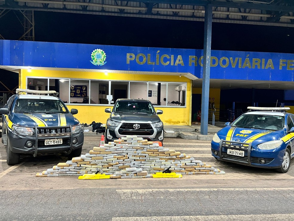 Os suspeitos foram detidos durante uma operação que estava sendo realizada na BR-174 — Foto: Polícia Rodoviária Federal