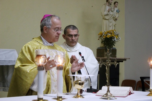Para abençoar a SIPAT, uma missa foi realizada no dia 15, na Capela São Vicente de Paulo — Foto: SANTA CASA DE MACEIÓ