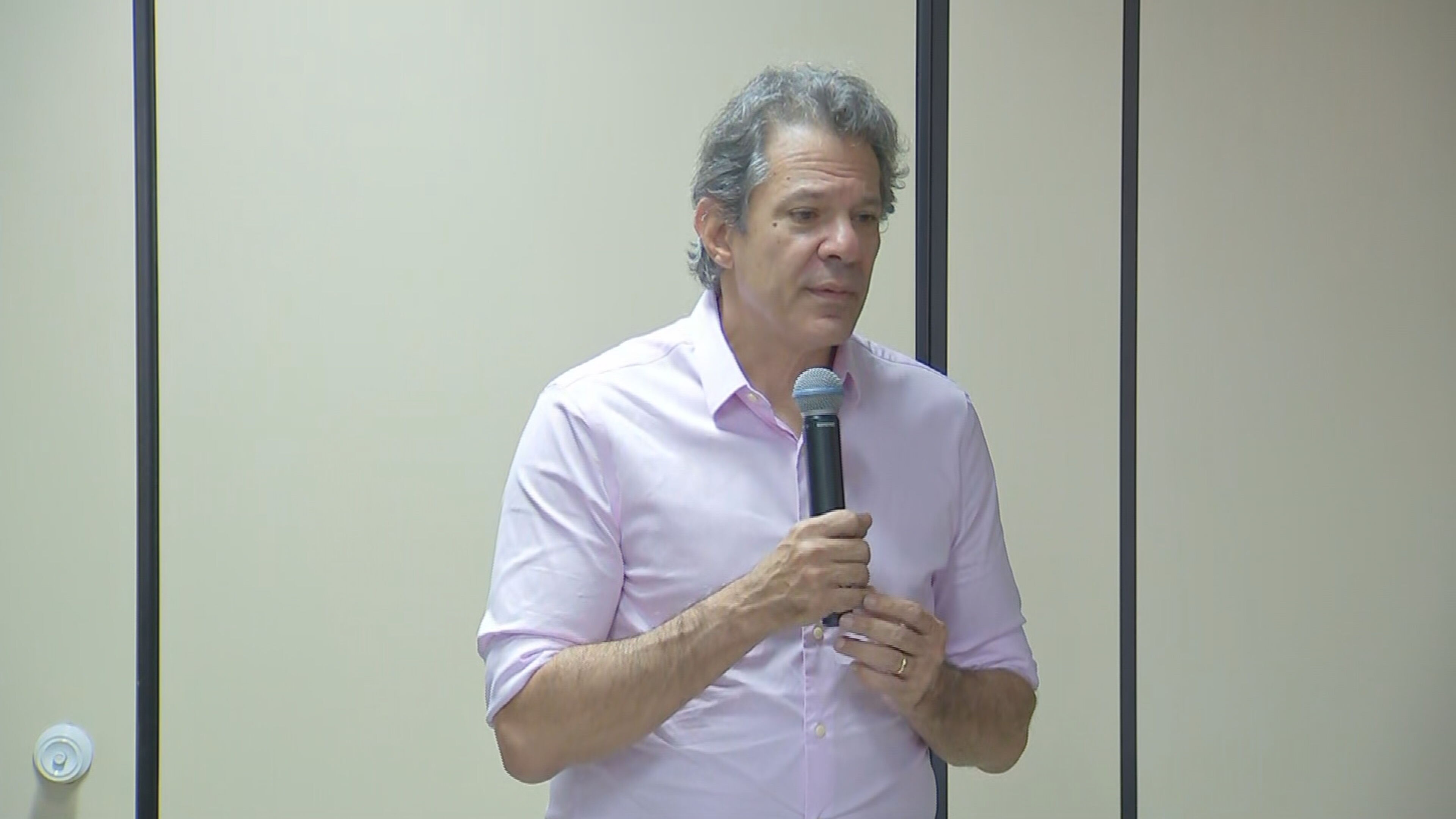 Haddad participa de aula pública em Sorocaba e fala sobre economia, segurança e política nacional