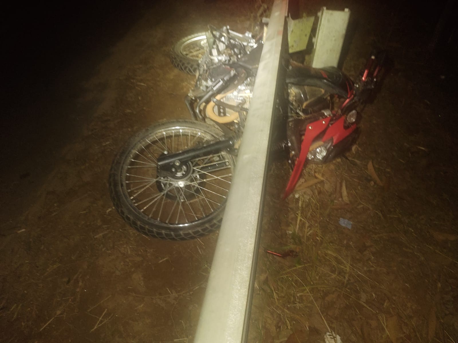 Motociclista morre após bater em defensa às margens da MG-111, em Santana do Manhuaçu