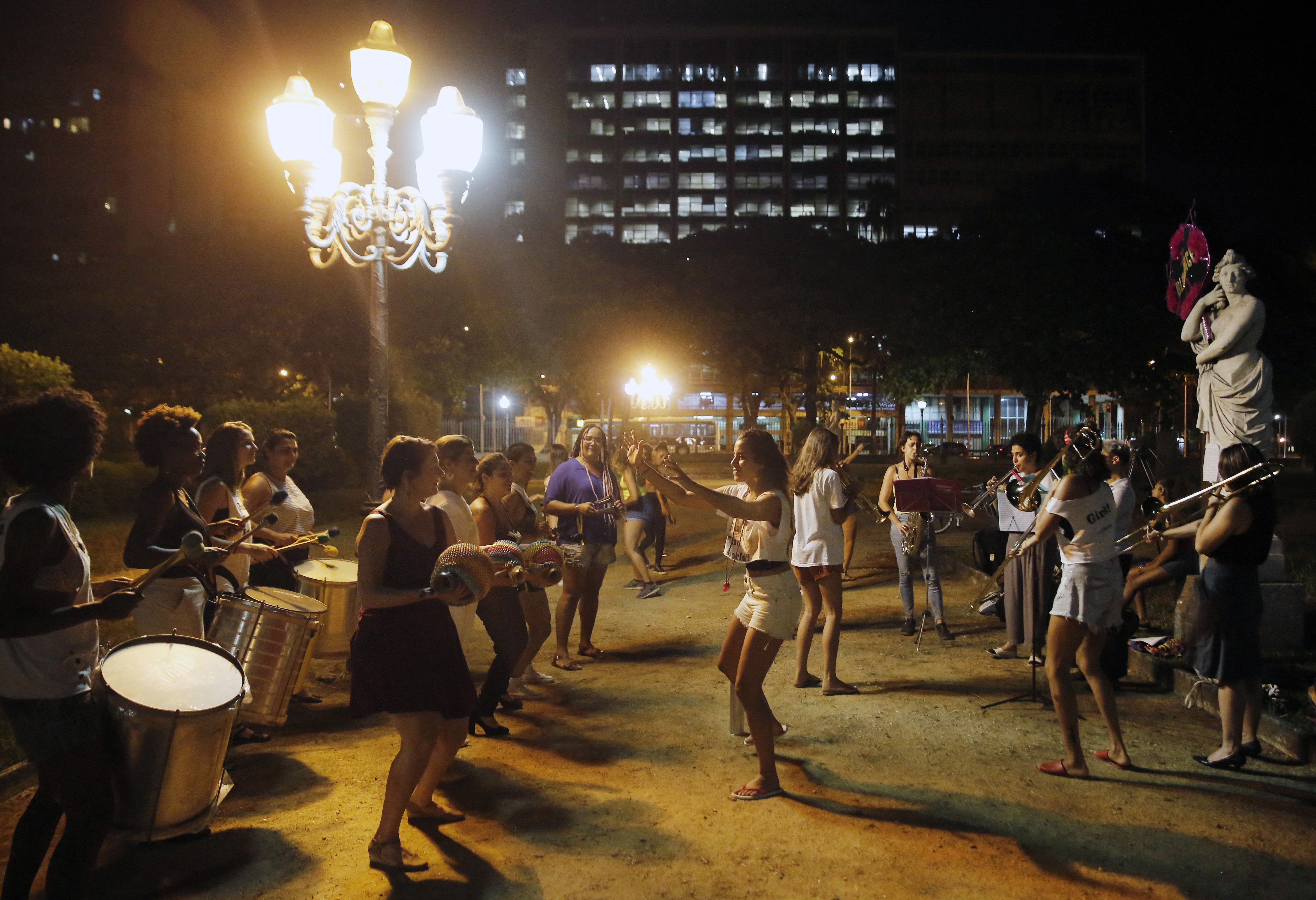Subprefeitura anuncia fechamento da Praça Paris às 17h no Instagram e retira publicação; responsável fala em mal-entendido