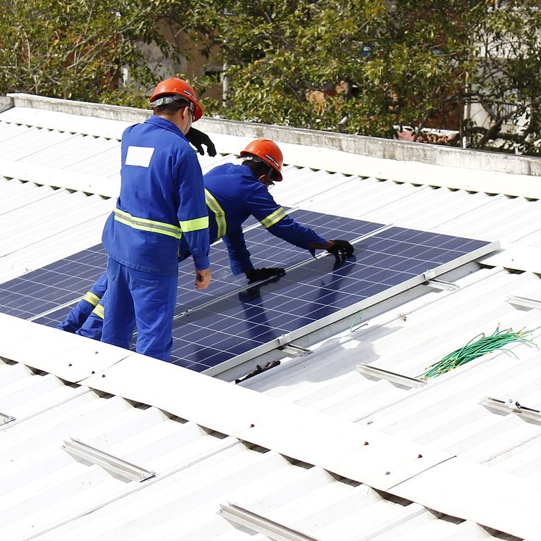 IFF de Campos e São João da Barra abre inscrição para curso de eletricista para instalação de placas solares 