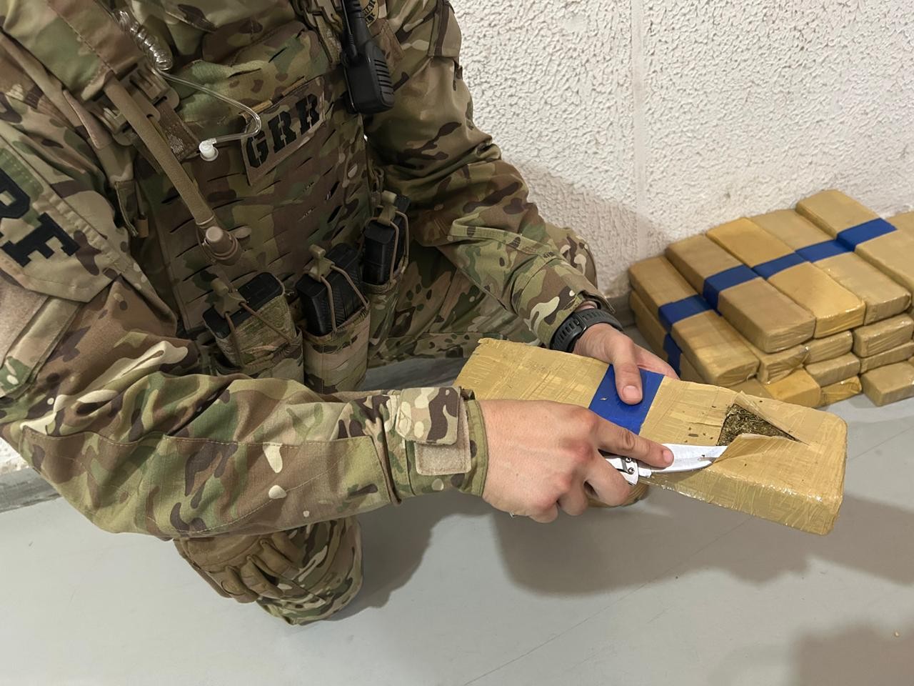 Polícia intercepta caminhão com meia tonelada de maconha em Itatiaia