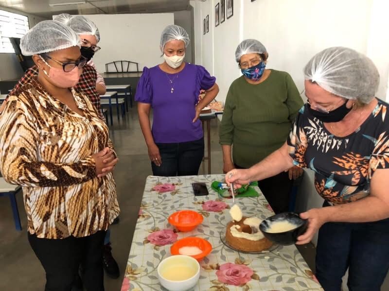 Voltadas ao aperfeiçoamento profissional, Dracena recebe inscrições gratuitas para curso de fabricação de bolos caseiros