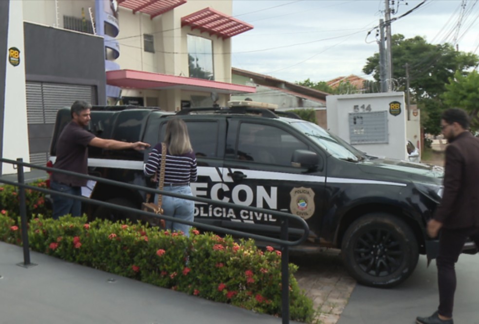 Enfermeira Ã© presa em flagrante durante fiscalizaÃ§Ã£o em clÃ­nica de emagrecimento â Foto: ReproduÃ§Ã£o/ TV Morena