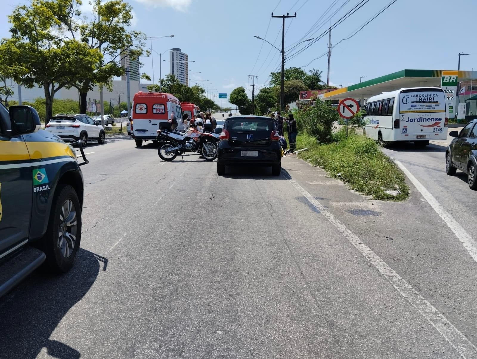 Passageira de moto morre após colisão com carro na BR-101, em Natal