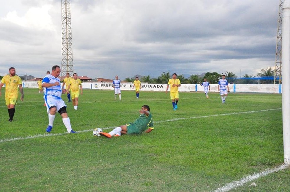 Prefeitura e Câmara Municipal de Quixadá fizeram jogo festivo no Estádio Abilhão. — Foto: Redes sociais/Reprodução