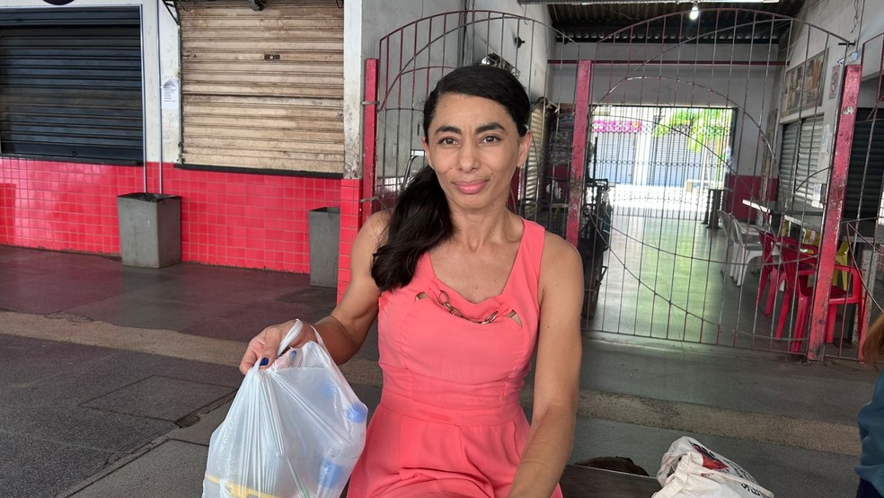 Enem 2025 - Domingo (16) - Rio Branco (AC) - Leilane Queiroz tem 42 anos e faz o Enem para tentar cursar a 3ª graduação em Rio Branco — Foto: Jhenyfer de Souza/g1 AC