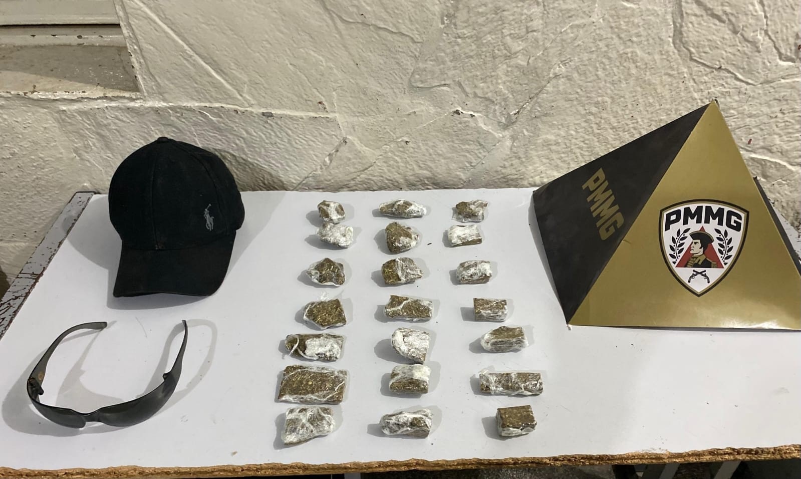 Após roubo, homem é preso dormindo e vestindo shorts que usava durante o crime em Montes Claros