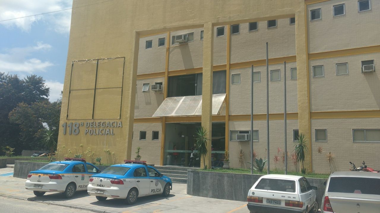 Homem é detido após denúncia de importunação sexual em Araruama