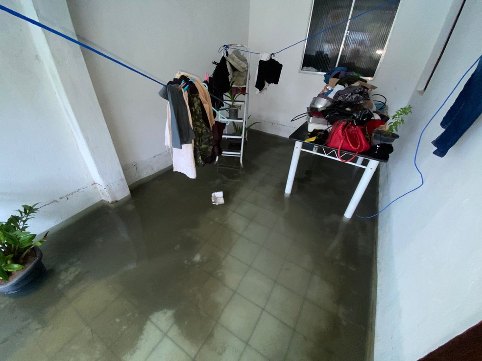 Lagoa de São Conrado transborda e água invade casas na Zona Oeste de Natal — Foto: Pedro Trindade/Inter TV Cabugi