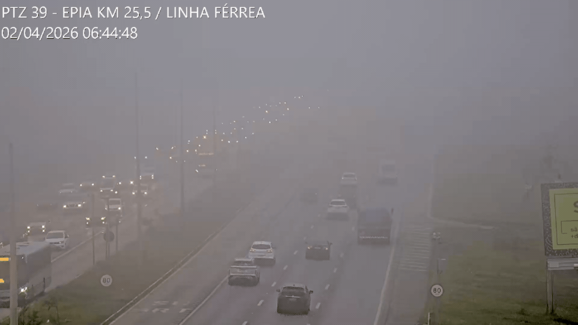 Intensa neblina reduz visibilidade de motoristas no DF; veja VÍDEOS