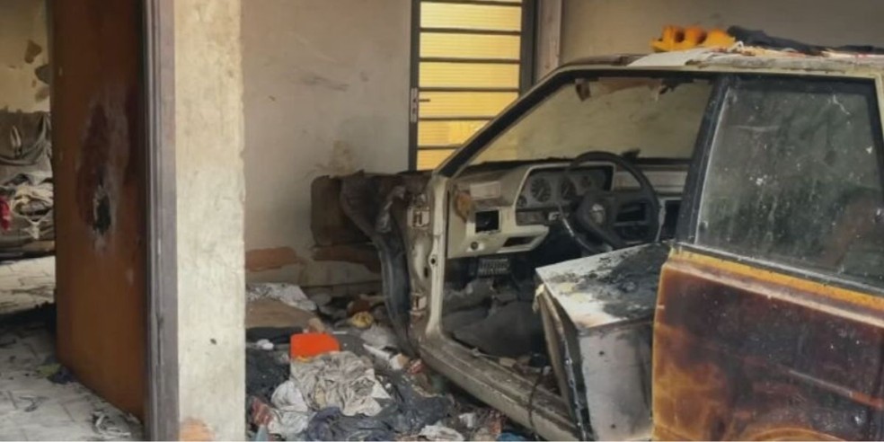3 de 3
Carro que estava no local ficou destru&iacute;do ap&oacute;s inc&ecirc;ndio &mdash; Foto: Cesar Evaristo/TV TEM