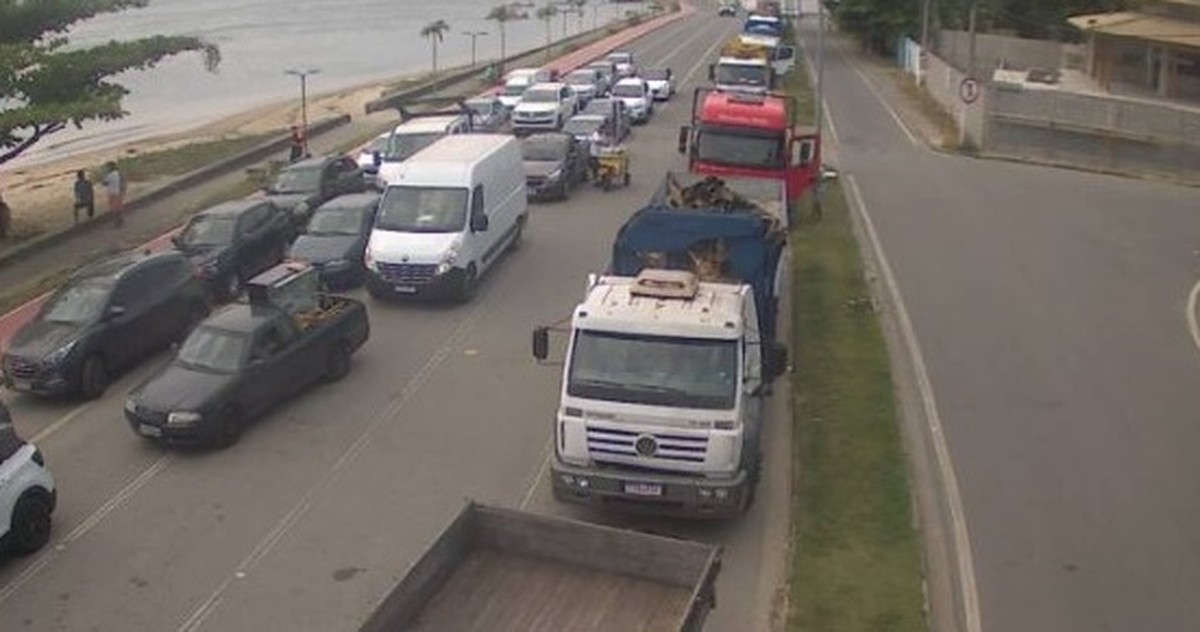 Ventos fortes paralisam travessia da balsa entre São Sebastião e ...