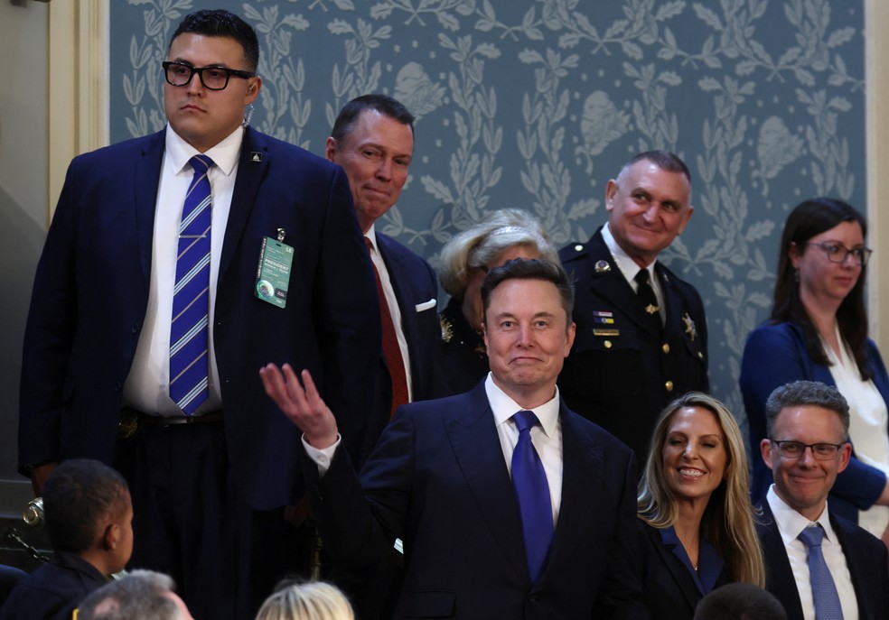 Elon Musk reage no dia do discurso do presidente dos Estados Unidos, Donald Trump, em uma sessão conjunta do Congresso, no plenário da Câmara do Capitólio dos EUA, em Washington, D.C., em 4 de março de 2025 — Foto: REUTERS/Evelyn Hockstein