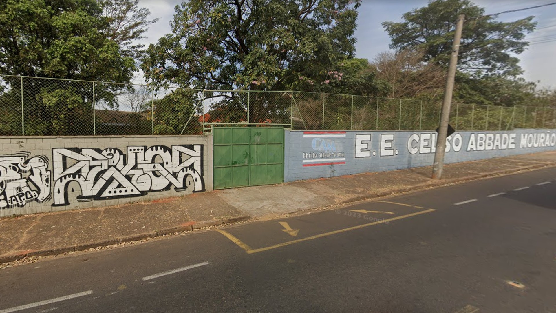 Funcionária de escola é agredida por grupo na saída da unidade em Rio Preto