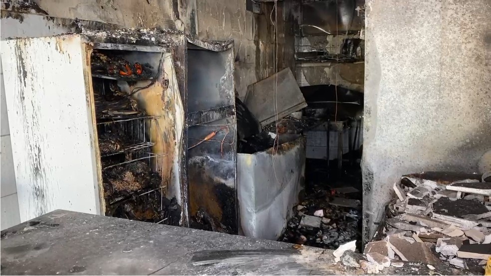 Incêndio atinge a Feirinha de Tambaú, um dos pontos mais visitados de João Pessoa — Foto: Reprodução/TV Cabo Branco
