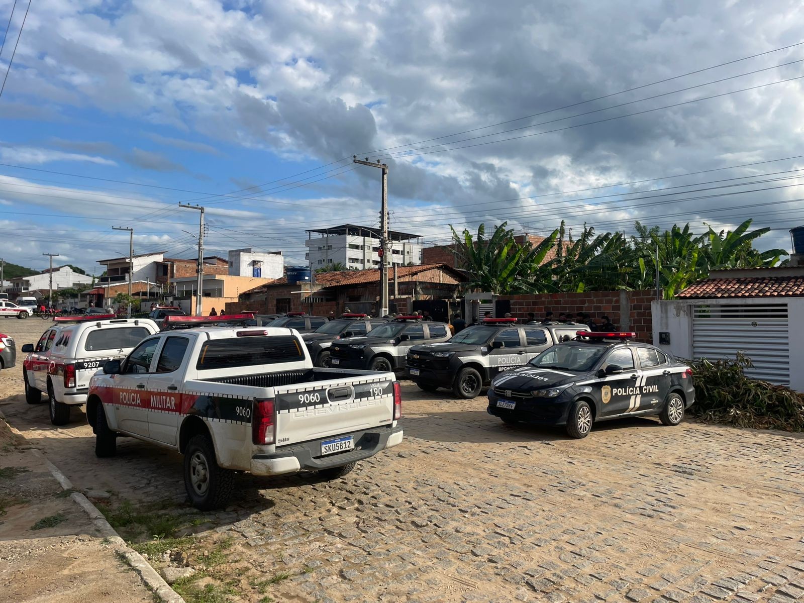 Homem mantém mulher e filho reféns dentro de casa, no interior da PB