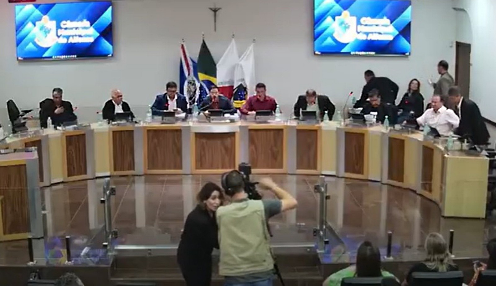 Sessão de cassação de Pedrinho em Alfenas dura 10 horas e tem defesa feita diretamente da penitenciária