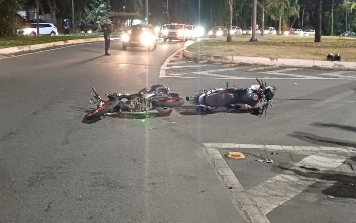 Acidente entre duas motos deixa jovem e idoso feridos na BR-393, em Volta Redonda