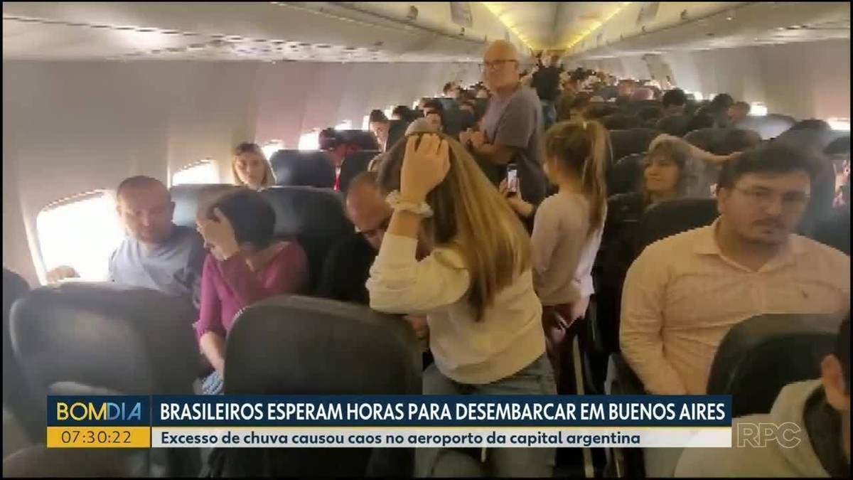 Brasileños denuncian haber quedado atrapados en un avión en Buenos Aires durante seis horas tras una tormenta en el oeste y suroeste de la capital argentina