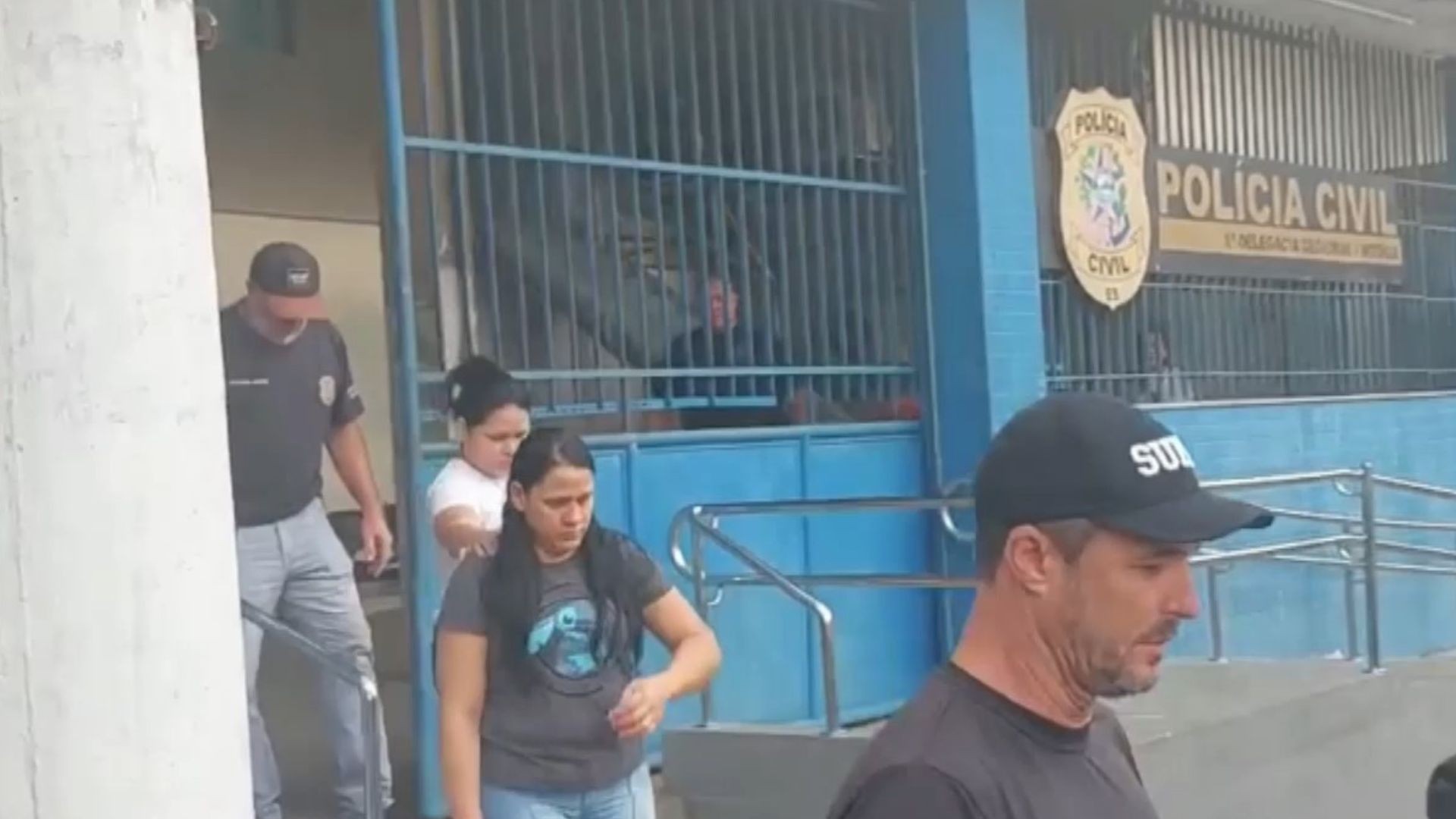 Bolivianas são presas por furto de roupas em shopping de Vitória